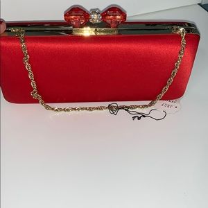 Red clutch